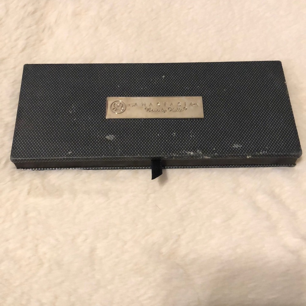 Anastasia Beverly Hills eyeshadow palette
